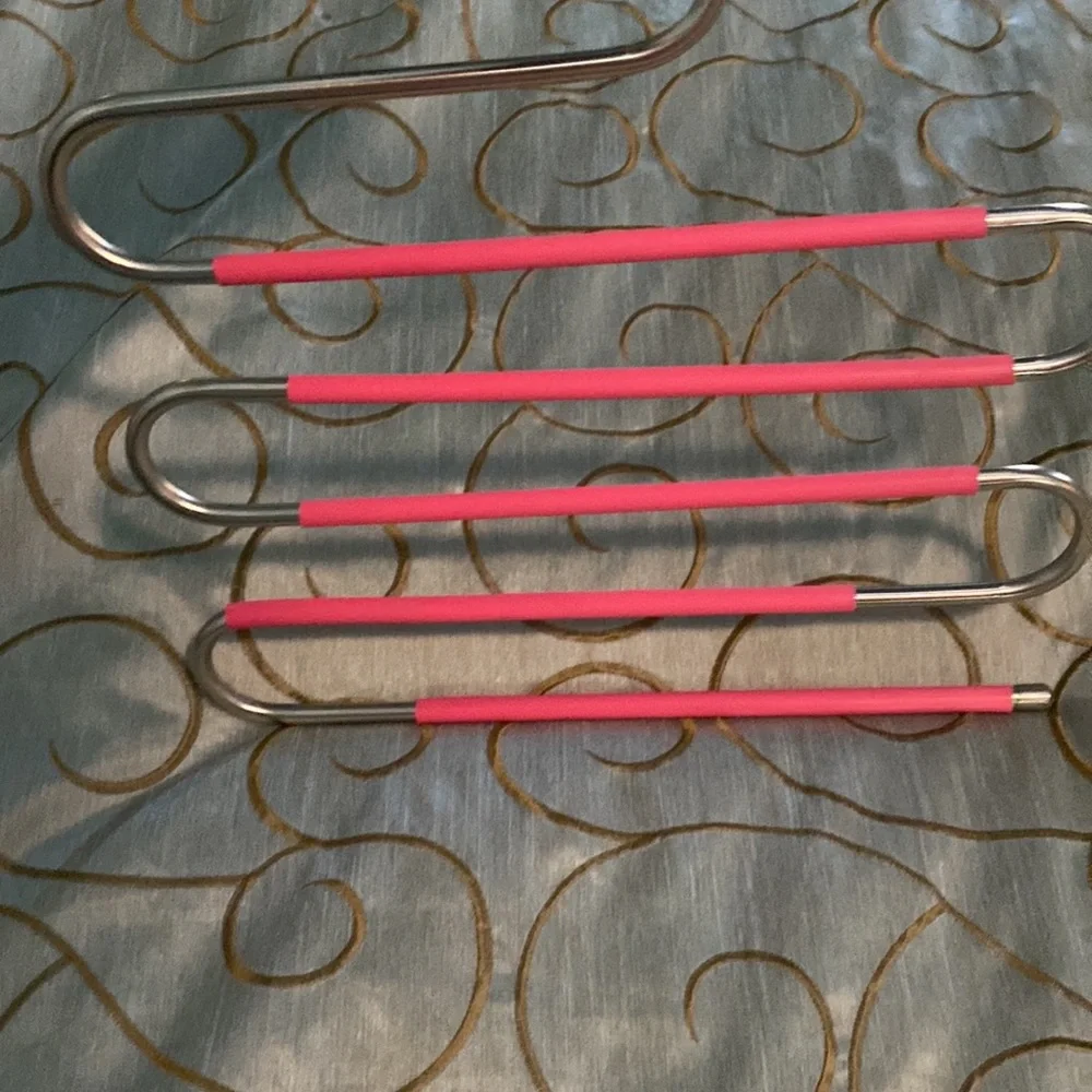 Pink multiple ring hanger